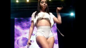 Anitta de calcinha