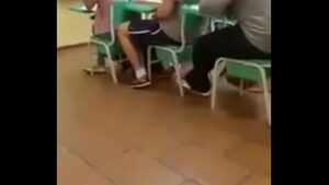 Batendo uma na escola