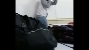 Batendo punheta na sala de aula