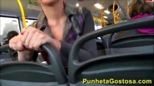 Chupando pau no onibus