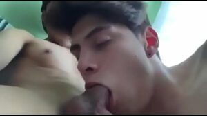 Mamando o amigo gay