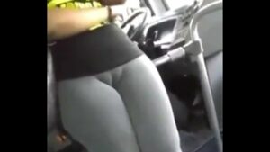 Sexo no ônibus lotado