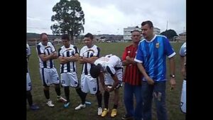 Jogadores de futebol pelado