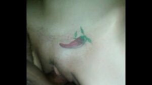 Tatuagem de pimenta na virilha