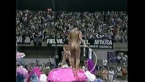 Brasileirinha no carnaval