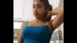 Pai tirando a virgindade da filha novinha