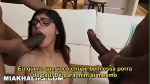 Mia khalifa com dois